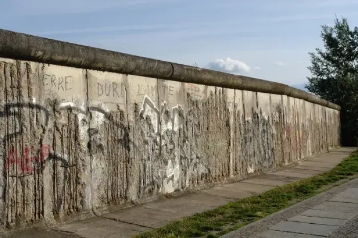 Framed Print : Remains of the Berlin Wall, Germany Framed Print : Remains of the Berlin Wall, Germany