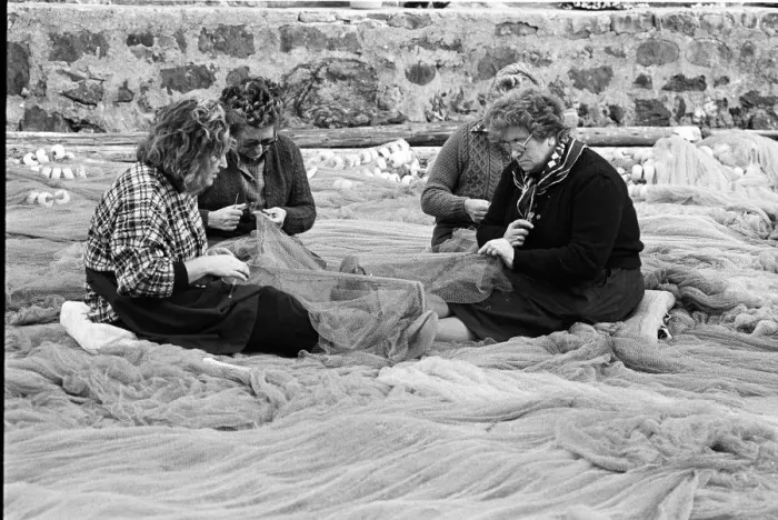 Framed Print : Repairing nets, Bermeo, Spain - 2 Framed Print : Repairing nets, Bermeo, Spain - 2