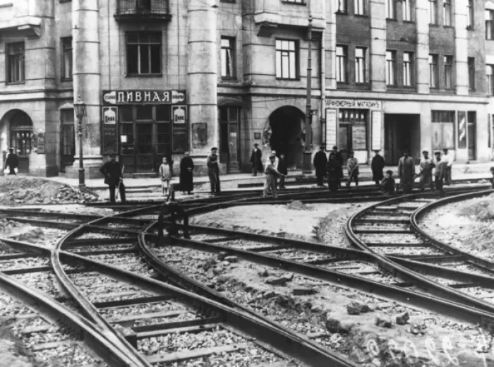 Framed Print : Repairs to Petrograd Tramways, 1923 Framed Print : Repairs to Petrograd Tramways, 1923