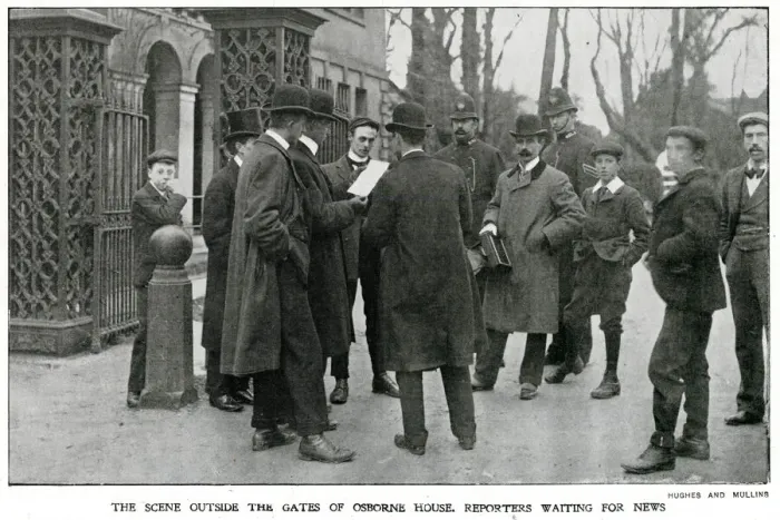Framed Print : Reporters waiting for news of Queen Victoria 1901 Framed Print : Reporters waiting for news of Queen Victoria 1901