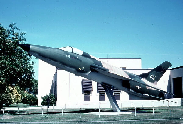 Republic JF-105B-1-RE Thunderchief 54-105