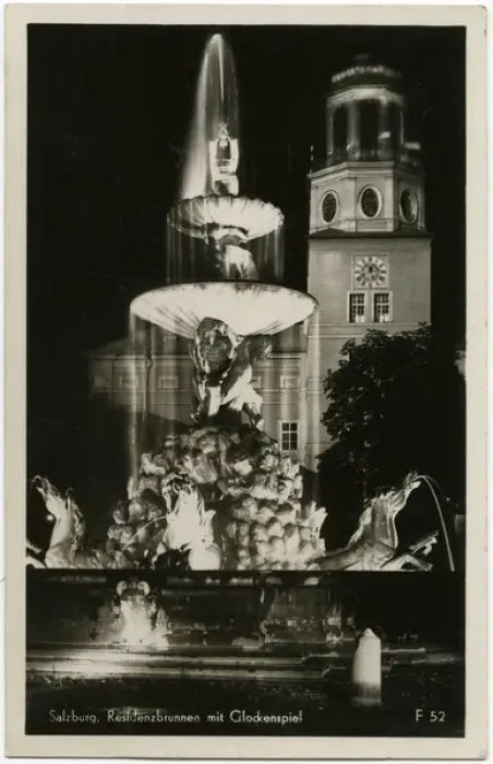 Framed Print : Residenzbrunnen (fountain) in Salzburg - Nightime Framed Print : Residenzbrunnen (fountain) in Salzburg - Nightime