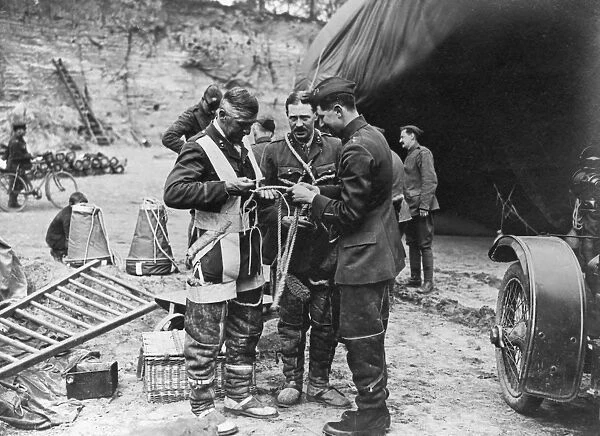 RFA men with parachute equipment, France, WW1