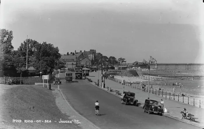 Framed Print : Rhos-on-Sea Seaside Scene Framed Print : Rhos-on-Sea Seaside Scene