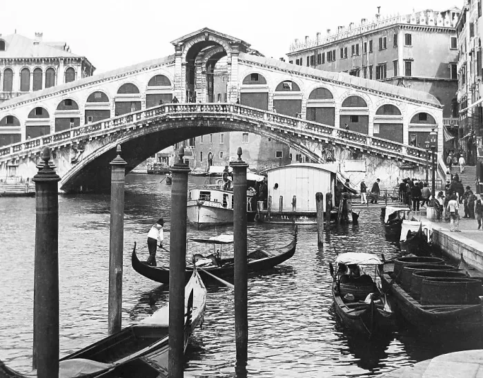 Framed Print : Rialto Bridge, Venice, Italy Framed Print : Rialto Bridge, Venice, Italy