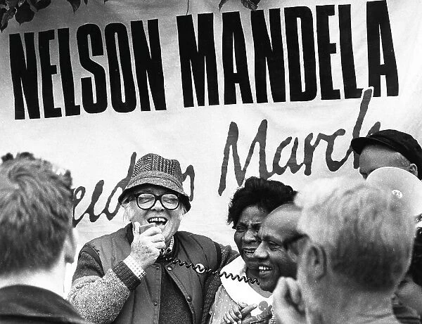 Richard Attenborough greets Mandela marchers
