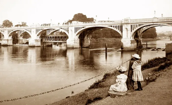 Framed Print : Richmond Bridge, London - Victorian period Framed Print : Richmond Bridge, London - Victorian period