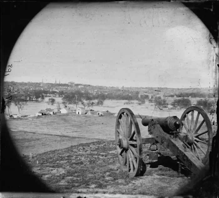 Framed Print : Richmond, Va. View of city from Belle Isle; gun in foregroun Framed Print : Richmond, Va. View of city from Belle Isle; gun in foregroun