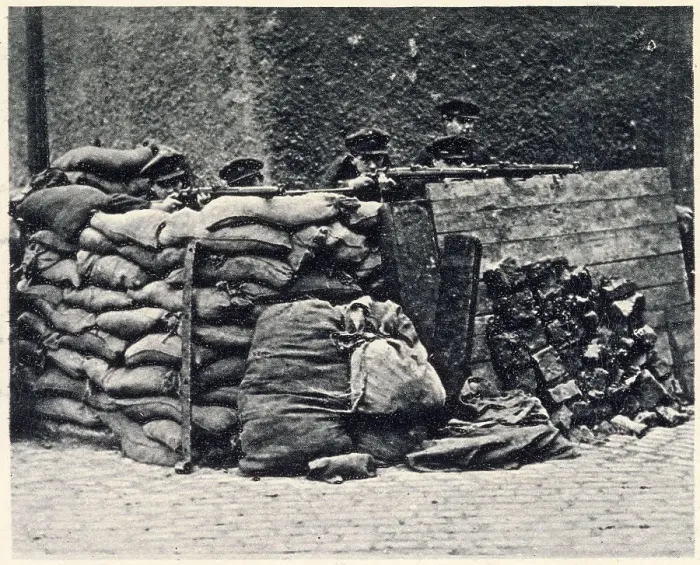 Framed Print : With rifles levelled ready for action. The Provisional Government was most anxious to avoid further bloodshed, photograph showing Governmen troops strongly barricated at a street corner. Date: 2nd July 1922 Framed Print : With rifles levelled ready for action. The Provisional Government was most anxious to avoid further bloodshed, photograph showing Governmen troops strongly barricated at a street corner. Date: 2nd July 1922
