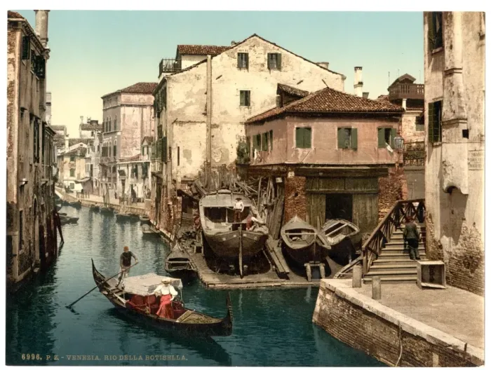 Framed Print : Rio della Botisella, Venice, Italy Framed Print : Rio della Botisella, Venice, Italy