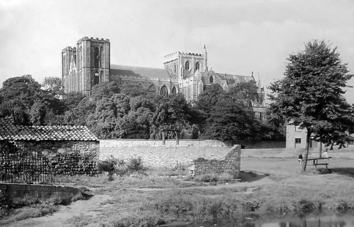 Framed Print : Ripon Cathedral in the 1930s Framed Print : Ripon Cathedral in the 1930s