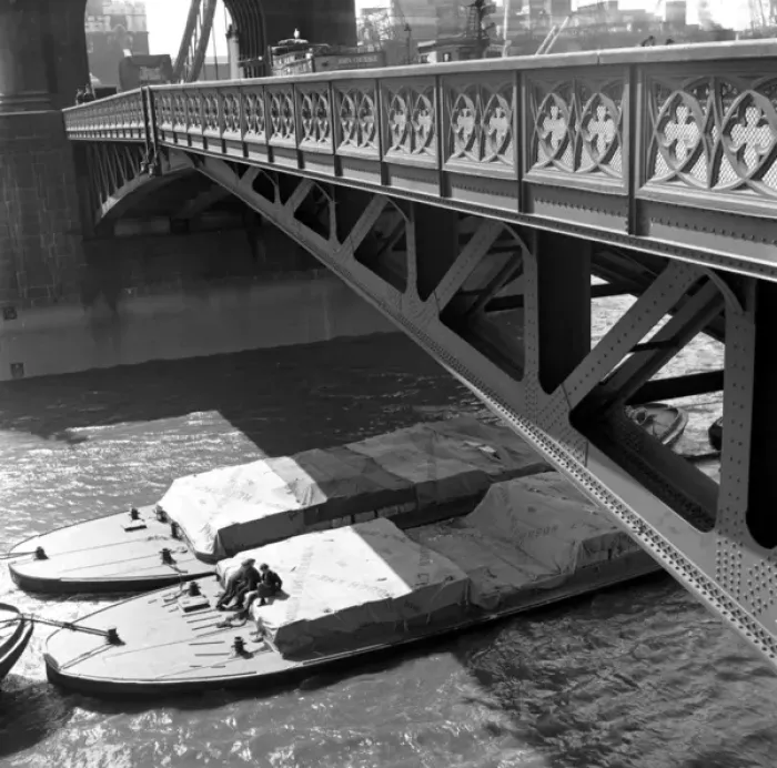Framed Print : River barges and dockworkers towed under Tower Bridge, Londo Framed Print : River barges and dockworkers towed under Tower Bridge, Londo
