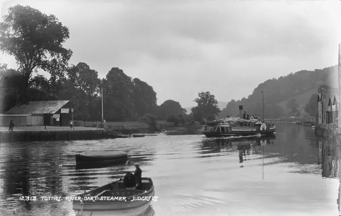 Framed Print : River Dart Steamer in Totnes Framed Print : River Dart Steamer in Totnes