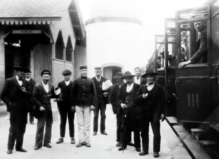 Framed Print : A River Douro Valley railway station, Portugal, early 1900s Framed Print : A River Douro Valley railway station, Portugal, early 1900s