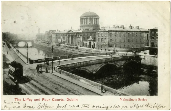 Framed Print : The River Liffey and Four Courts, Dublin, Ireland Framed Print : The River Liffey and Four Courts, Dublin, Ireland