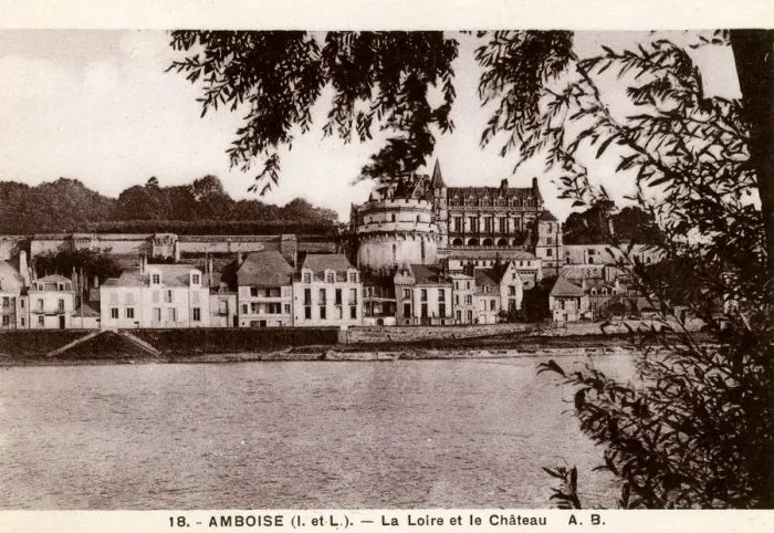 Framed Print : The River Loire and Chateau at Ambois - Loire Valley, France Framed Print : The River Loire and Chateau at Ambois - Loire Valley, France
