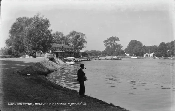 Framed Print : The River at Malton on Thames Framed Print : The River at Malton on Thames