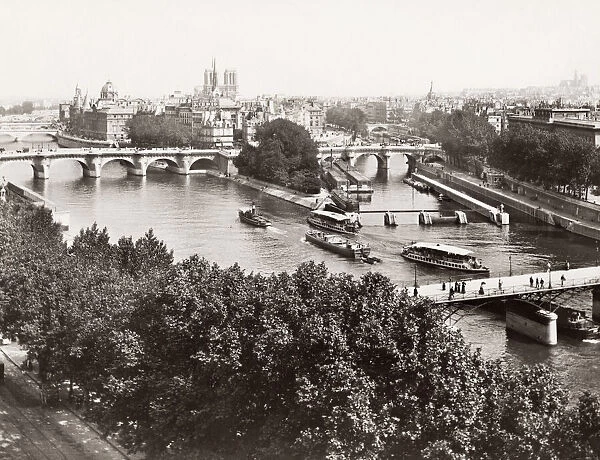 River Seine and the cathedral of Notre Dame, Paris