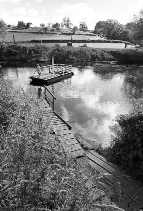 Framed Print : River Severn ferry sisters - 3 Framed Print : River Severn ferry sisters - 3