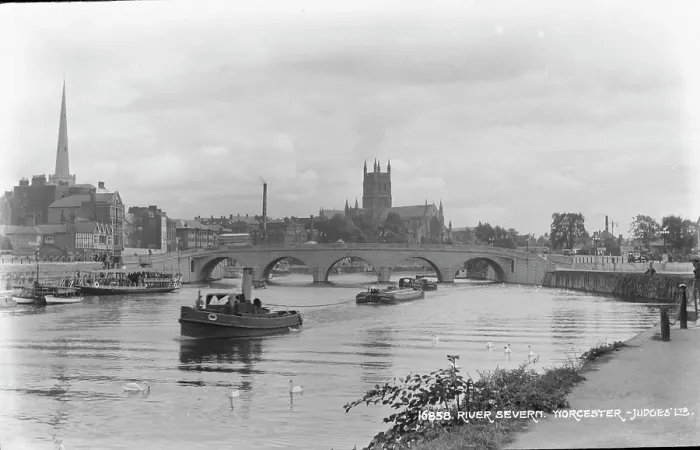 Framed Print : River Severn in Worcester Framed Print : River Severn in Worcester