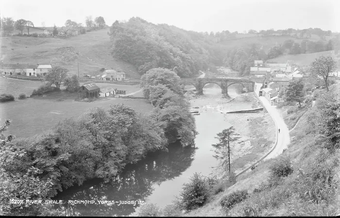 Framed Print : River Swale at Richmond Framed Print : River Swale at Richmond