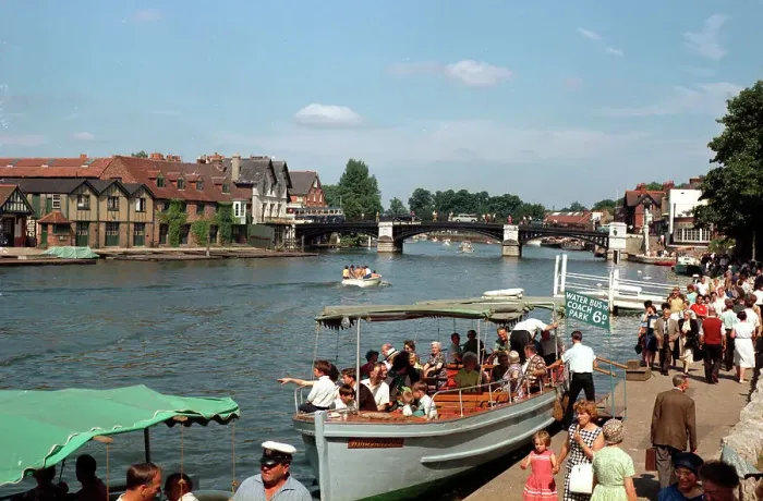 Framed Print : River Thames and Bridge, Windsor Framed Print : River Thames and Bridge, Windsor