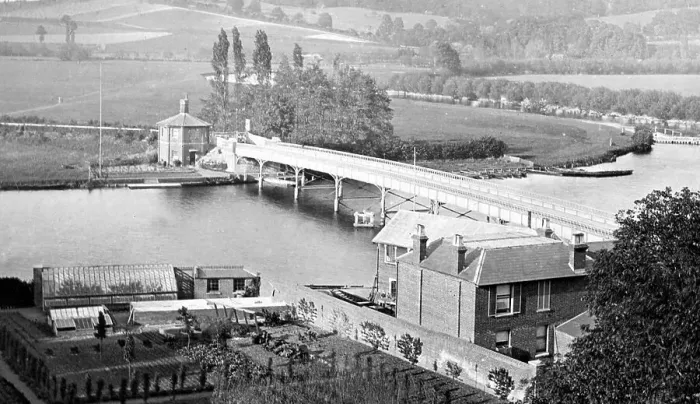 Framed Print : River Thames, Cookham Framed Print : River Thames, Cookham