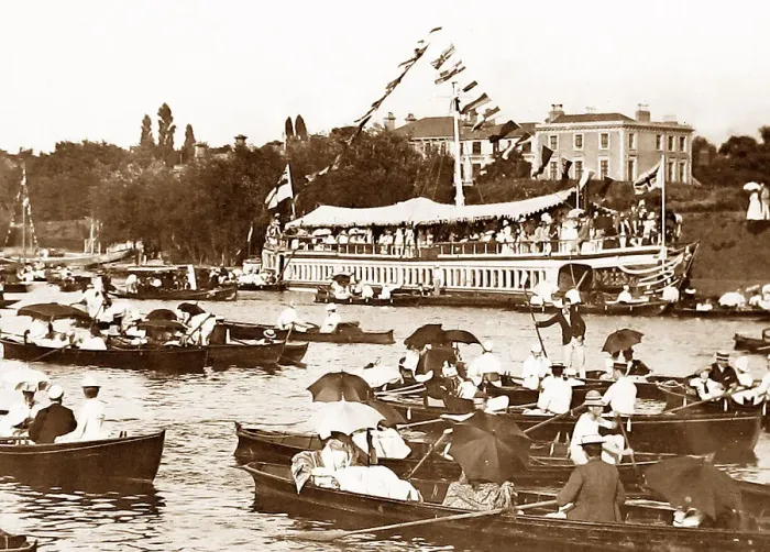 Framed Print : River Thames Kingston Regatta Framed Print : River Thames Kingston Regatta