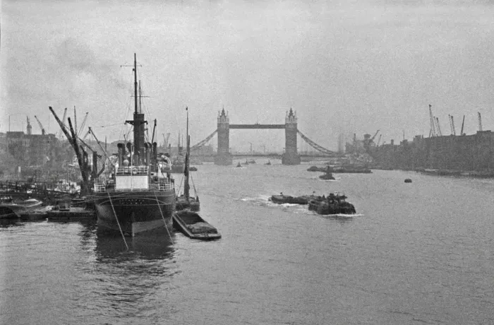 Framed Print : River Thames with Tower Bridge, London Framed Print : River Thames with Tower Bridge, London
