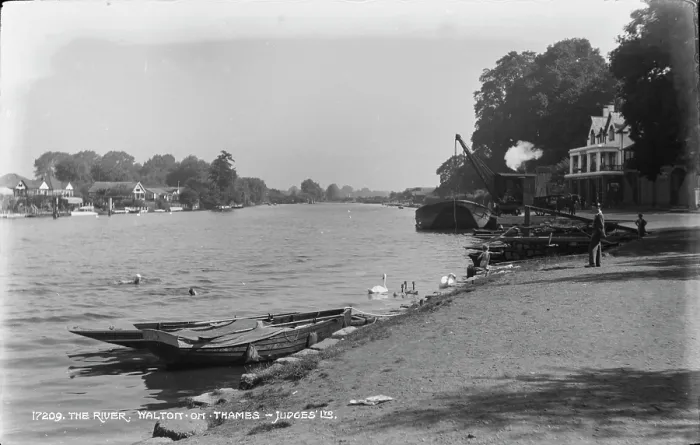 Framed Print : The River Walton on Thames Framed Print : The River Walton on Thames
