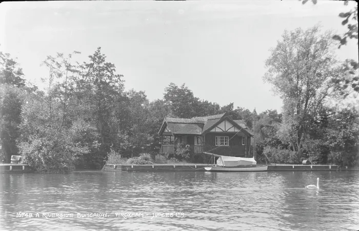 Framed Print : Riverside Bungalow in Wroxham Framed Print : Riverside Bungalow in Wroxham