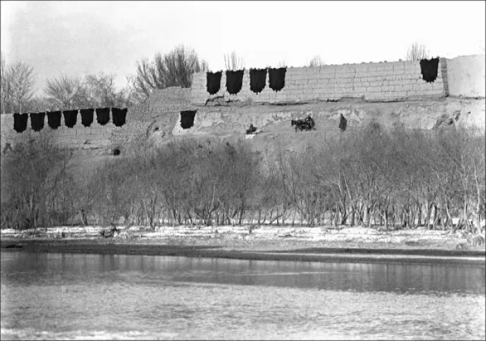 Framed Print : Riverside scene in Kashgar, western China Framed Print : Riverside scene in Kashgar, western China