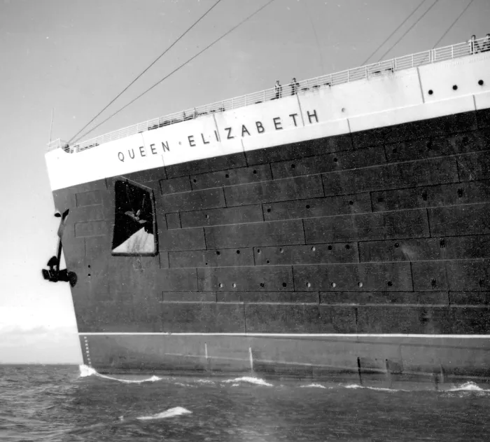 Framed Print : RMS Queen Elizabeth Framed Print : RMS Queen Elizabeth