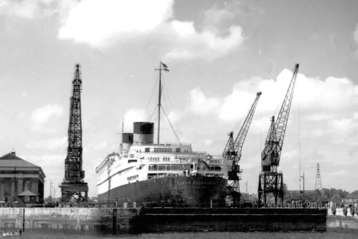 Framed Print : RMS Queen Elizabeth Framed Print : RMS Queen Elizabeth