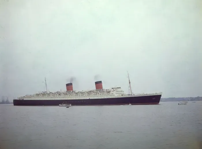 Framed Print : RMS Queen Elizabeth, Cunard Lines