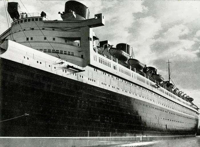 Framed Print : RMS Queen Mary awaiting launch Framed Print : RMS Queen Mary awaiting launch