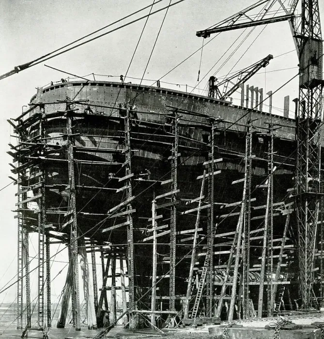 Framed Print : RMS Queen Mary under construction, Clydebank Framed Print : RMS Queen Mary under construction, Clydebank