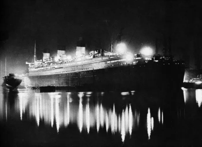 Framed Print : RMS Queen Mary, floodlit at night Framed Print : RMS Queen Mary, floodlit at night