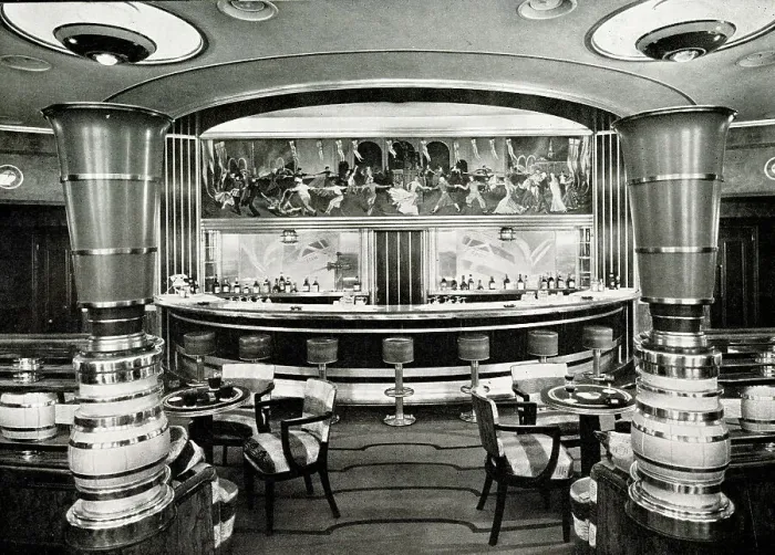 Framed Print : RMS Queen Mary, Observation Lounge and Cocktail Bar Framed Print : RMS Queen Mary, Observation Lounge and Cocktail Bar
