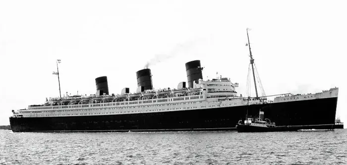 Framed Print : RMS Queen Mary, Southampton in 1953 Framed Print : RMS Queen Mary, Southampton in 1953