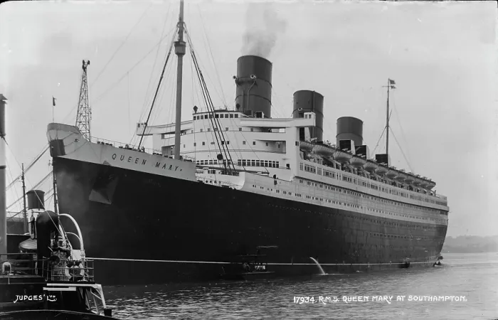 Framed Print : R.M.S. Queen Mary at Southampton Framed Print : R.M.S. Queen Mary at Southampton