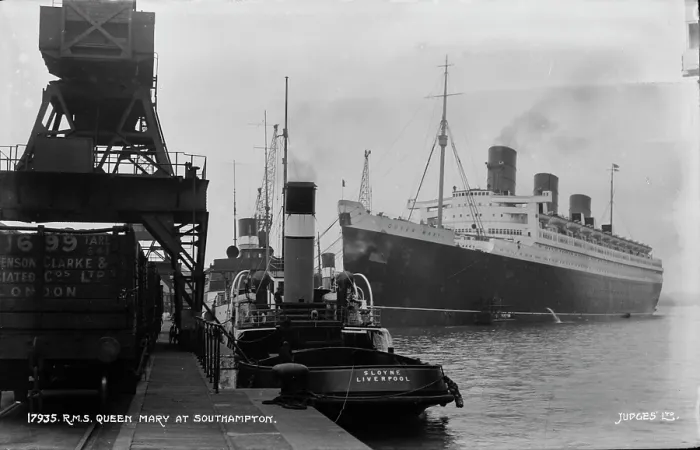 Framed Print : R.M.S. Queen Mary at Southampton Framed Print : R.M.S. Queen Mary at Southampton