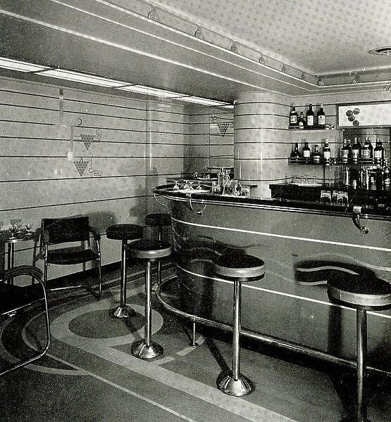 RMS Queen Mary, Tourist Cocktail Bar on Main Deck