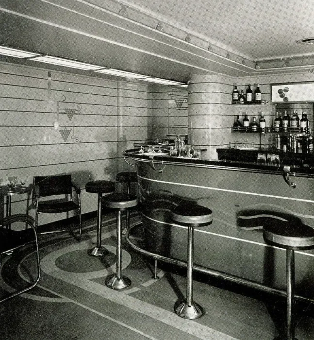 Framed Print : RMS Queen Mary, Tourist Cocktail Bar on Main Deck Framed Print : RMS Queen Mary, Tourist Cocktail Bar on Main Deck