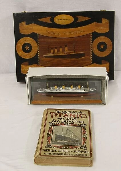 RMS Titanic - book, model and cutlery box