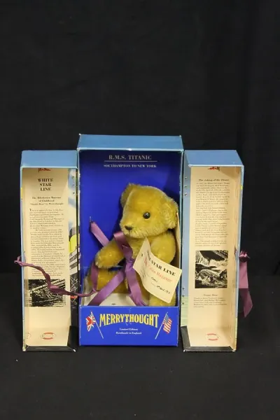 ぬいぐるみ Merrythought Titanic Bear RMS Titanic Merrythought Bear Print, 20th Century. Art Prints
