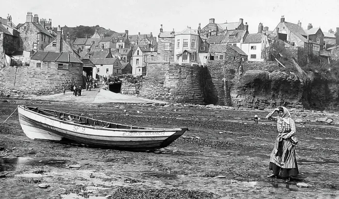 Framed Print : Robin Hoods Bay Framed Print : Robin Hoods Bay