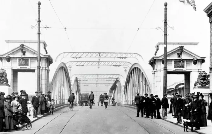 Framed Print : Rochester Bridge early 1900s Framed Print : Rochester Bridge early 1900s