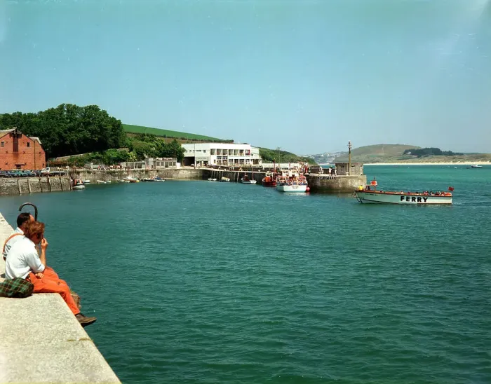 Framed Print : Rock Ferry at Padstow Harbour, Padstow Framed Print : Rock Ferry at Padstow Harbour, Padstow