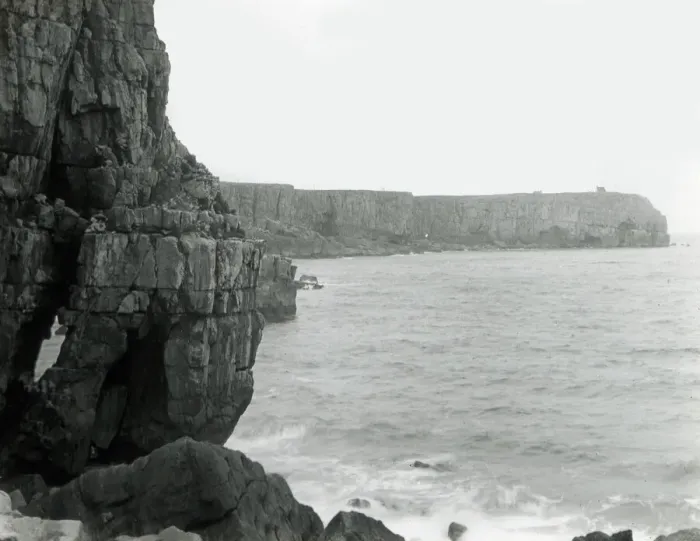 Framed Print : Rocky Pembrokeshire coastline, South Wales Framed Print : Rocky Pembrokeshire coastline, South Wales